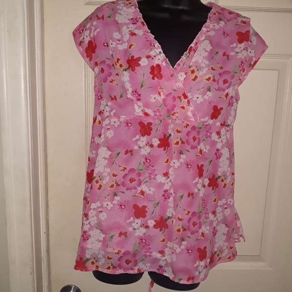 Maternity Announcements Floral maternity top . - Picture 1 of 3